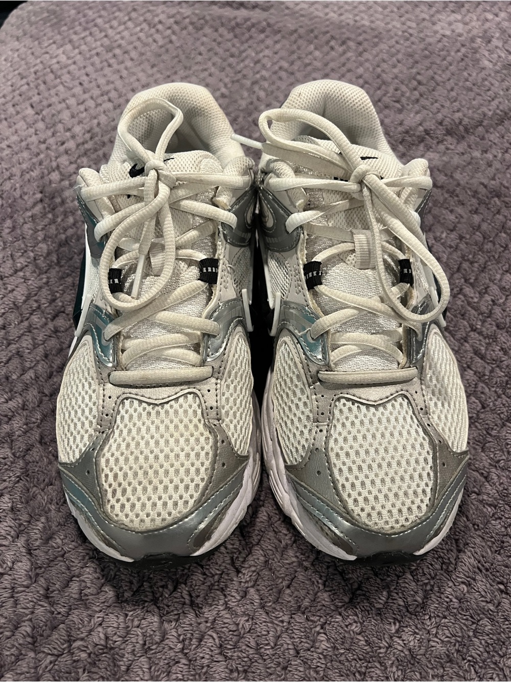 Nike Women's White, Silver & Black Mesh Running Shoes - Picture 2 of 5